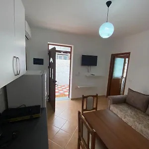 Dangolli House Apartmán